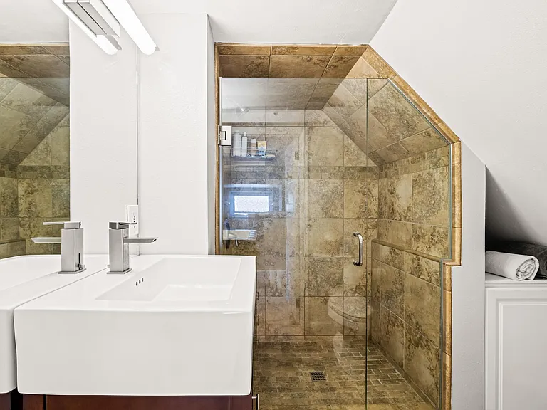 795 S Clarkson St — Photo 22