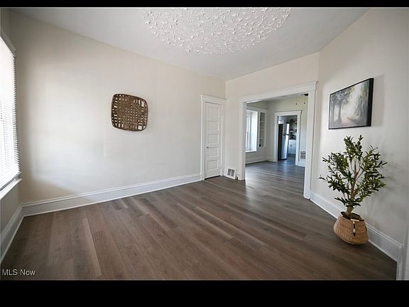 5th image of 1359 W 69th St #1361