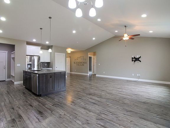 4th image of 1711 S Dewberry Pl