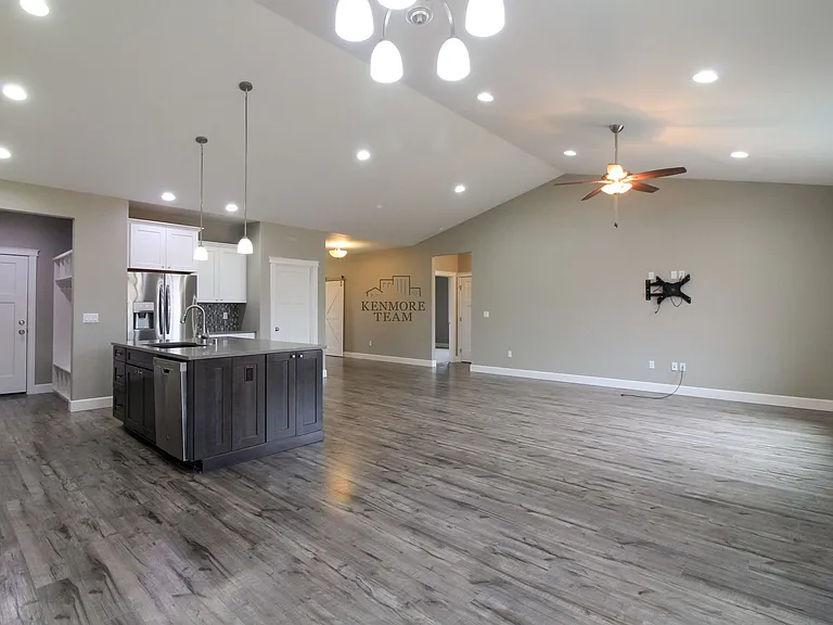 1711 S Dewberry Pl — Photo 4