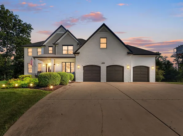 720 Saddle Rdg, Crystal Lake, IL 60012