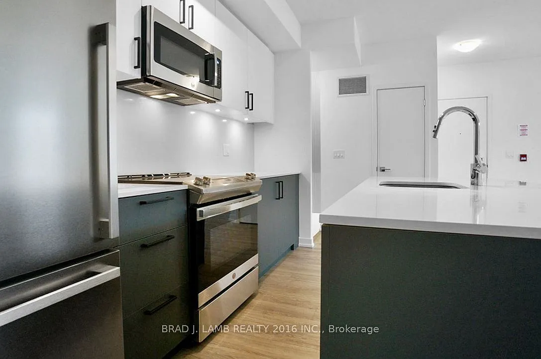 Building Photo - 35 Birchcliff Ave #11
