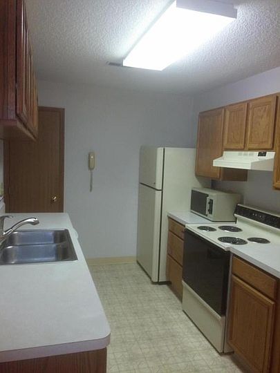 2nd image of 112 Oak Creek Pl