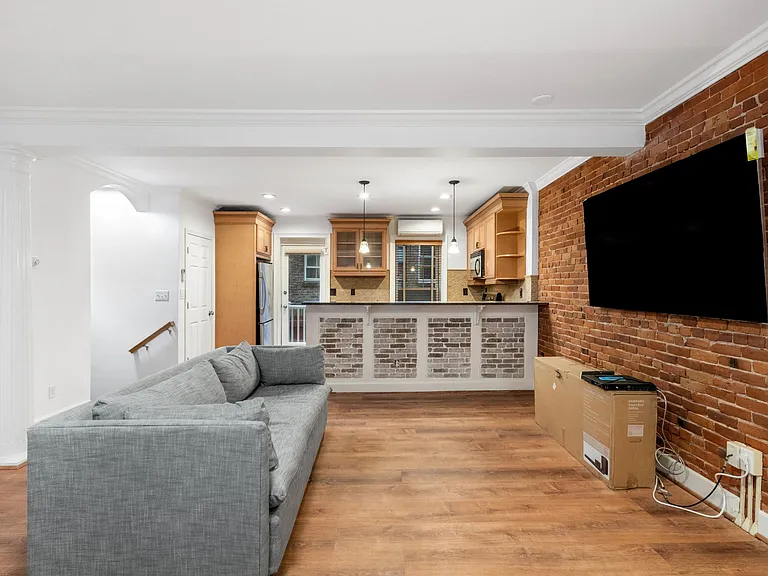 10 Hanover Ave #1 — Photo 2
