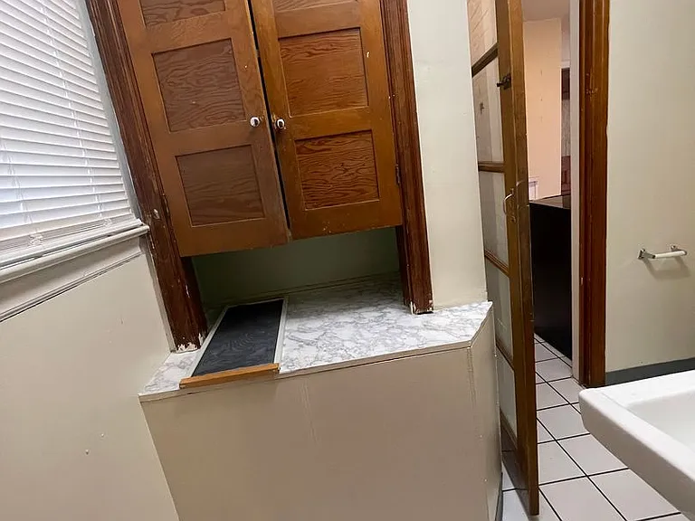 65 E Norwich Ave — Photo 32