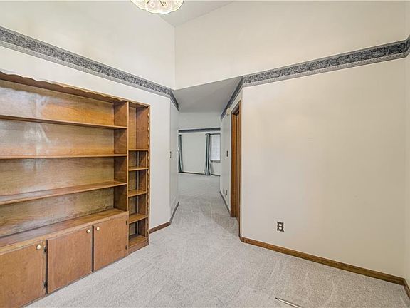4th image of 905 Lewis Dr