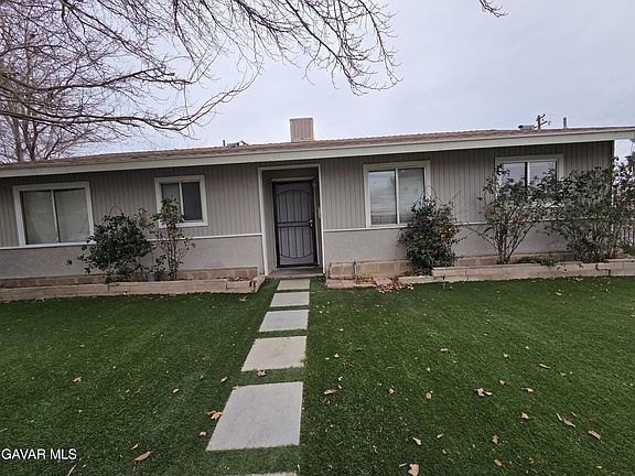 2nd image of 828 W Avenue H6