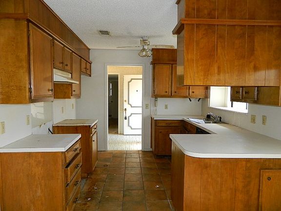 3rd image of 7025 Woodway Dr