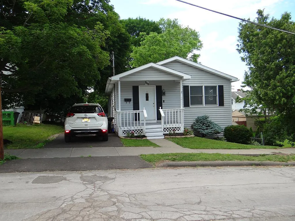256 Fayette St photo 1