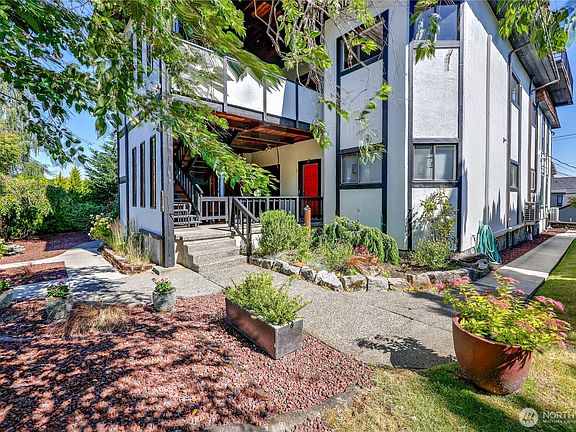 4th image of 809 N G Street #202