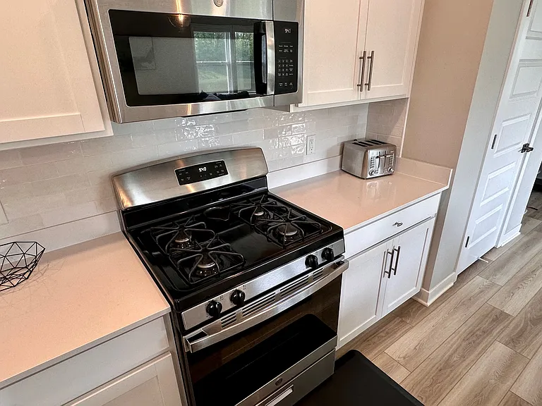 721 Scarsdale Ln — Photo 12
