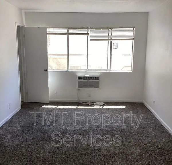 1816 F St #18 — Photo 7