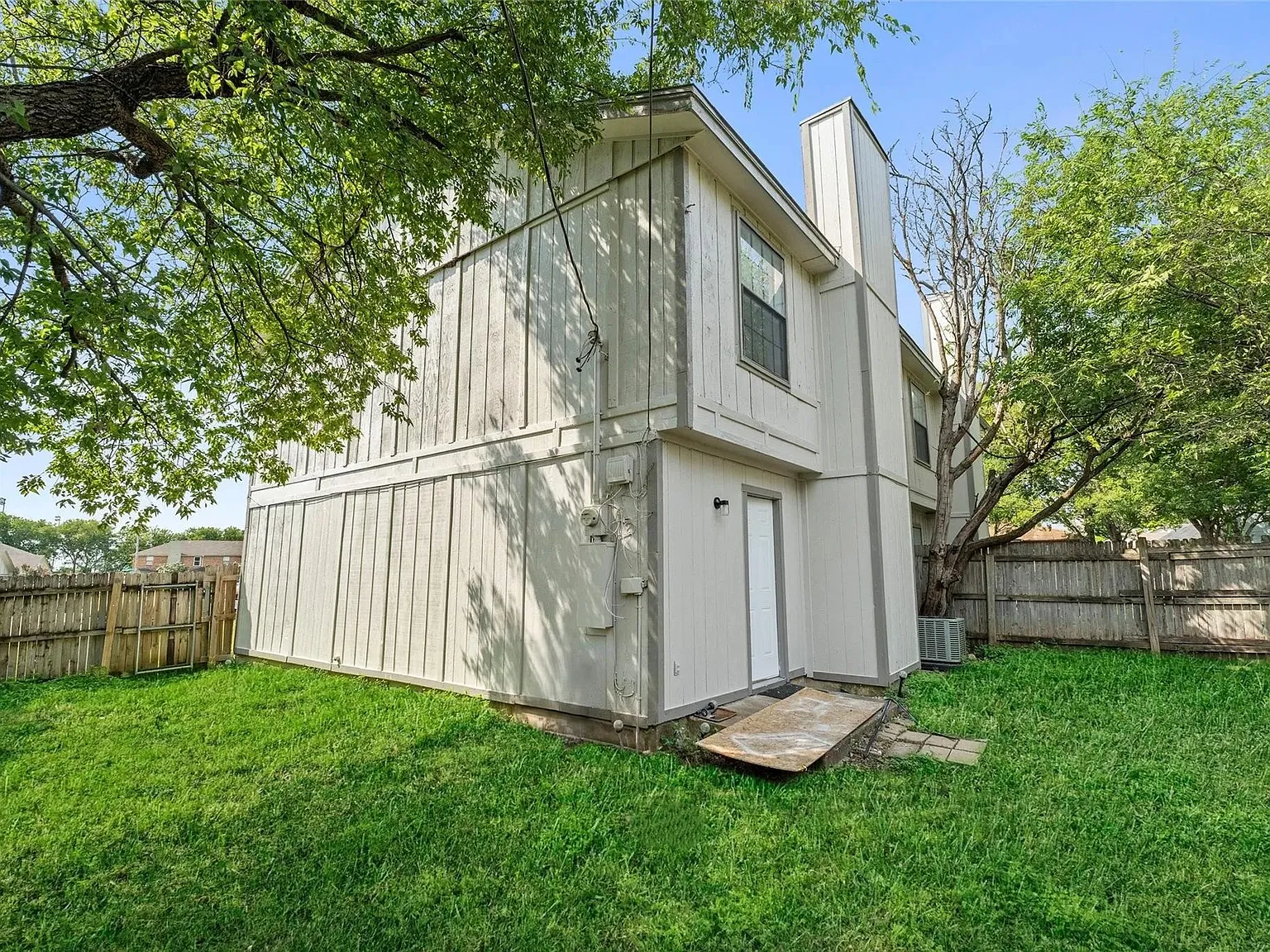 3 bed, 2.5 bath, 1252 sqft, $1,650 — Photo 2