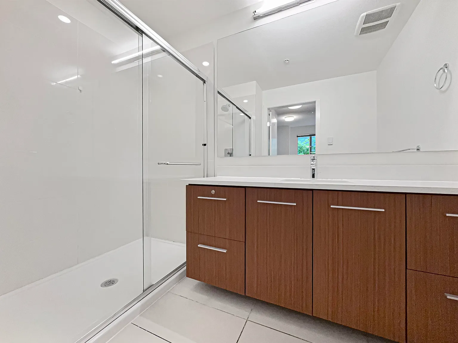 2 bed, 879 sqft, $3,600 — Photo 4