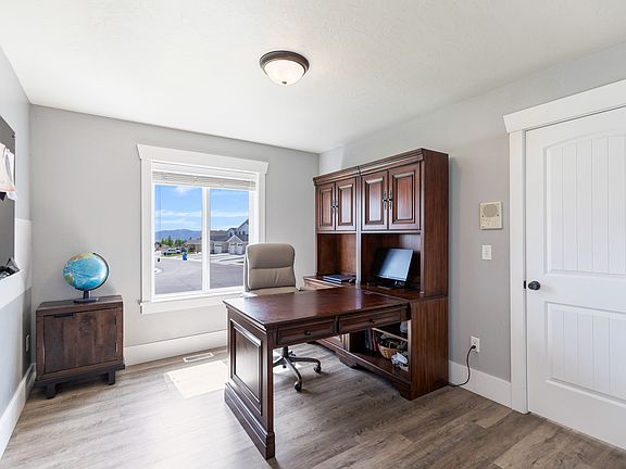 5th image of 580 N Cherry Ridge Ln