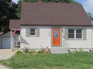 1215 S 121st St, West Allis, WI 53214