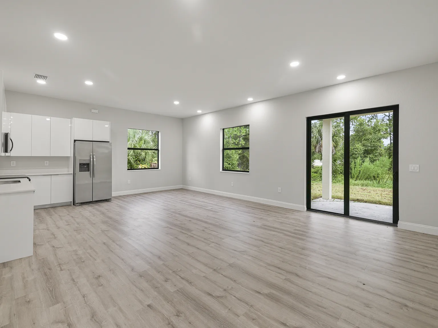 851 Carbon Street East - 1 — Photo 3