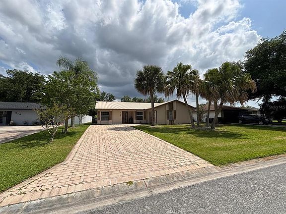 3rd image of 708 Duffer Ln