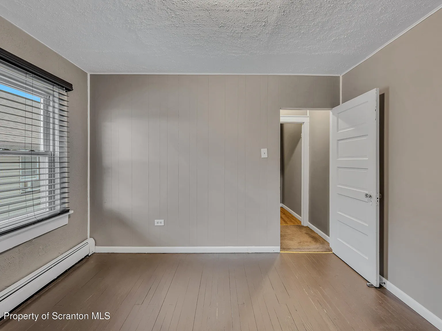 2 bed, 1.0 bath, 2014 sqft, $1,195 — Photo 3