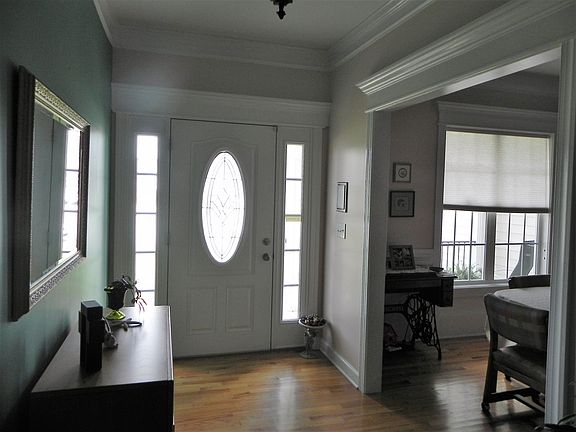 3rd image of 141 Valleywood Cir