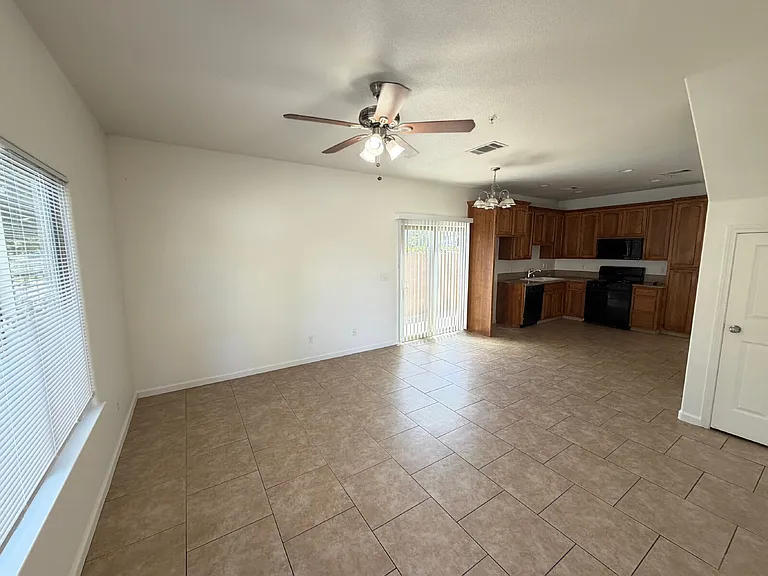 324 Olive Way — Photo 5