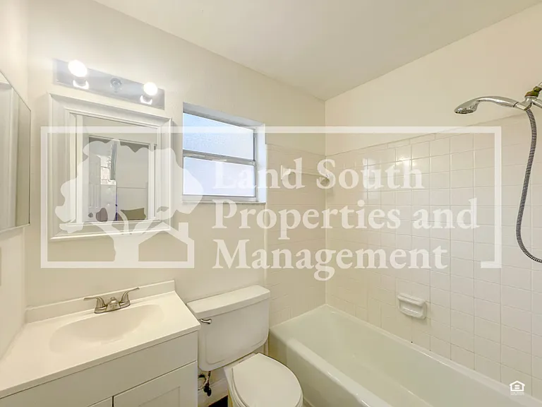 817 W Carole St #11 — Photo 9