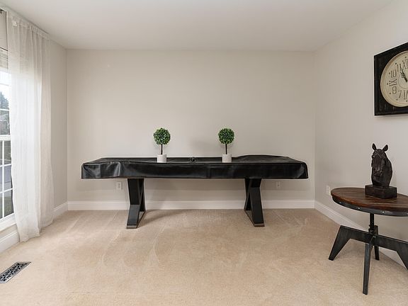 4th image of 2101 Blankenbecker Dr