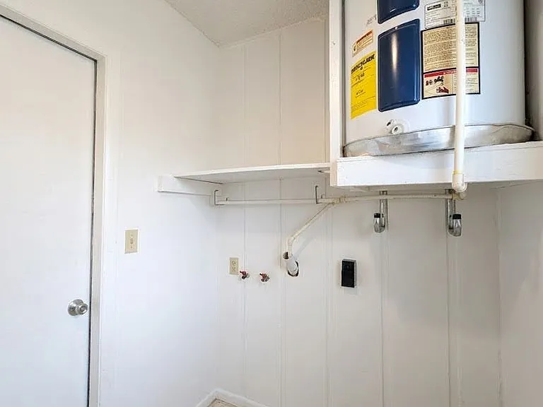 11511 Grove Ln — Photo 16