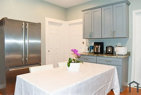 380 Ferry St — Photo 2