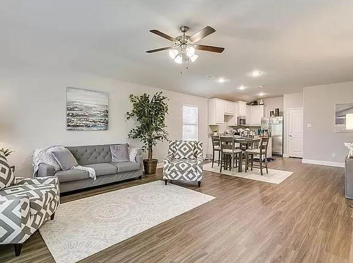 1410 Brindle Dr — Photo 3
