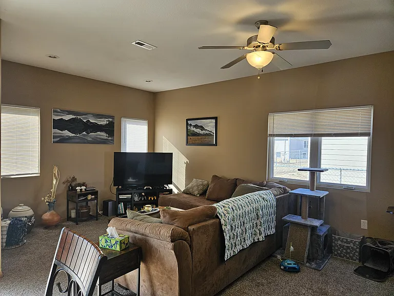 705 Walters Dr — Photo 2