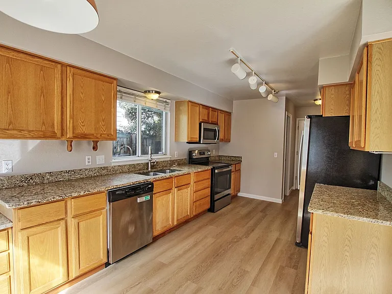 17048 Campo Dr — Photo 7