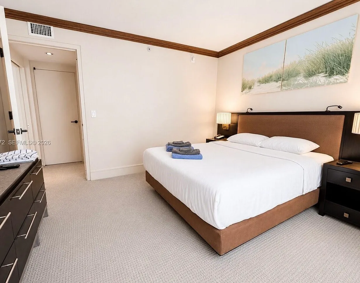 2 bed, 887 sqft, $6,000 — Photo 4