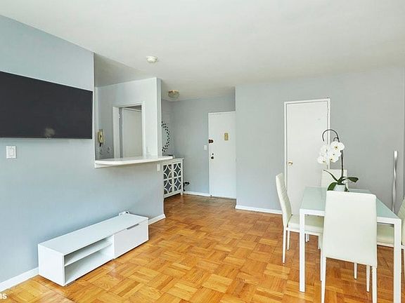 4th image of 460 E 79th St APT 3D