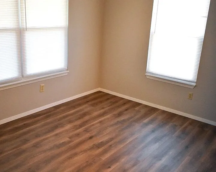 1024 E Walnut St — Photo 11