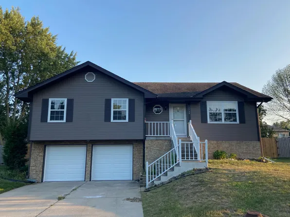 1725 NE Patterson Dr, Lees Summit, MO 64086