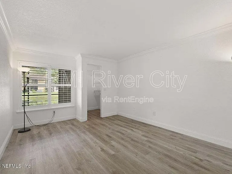 908 Shoreline Cir — Photo 23