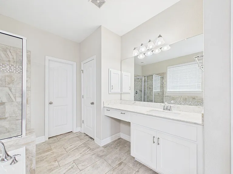 105 Auburn Cv — Photo 28