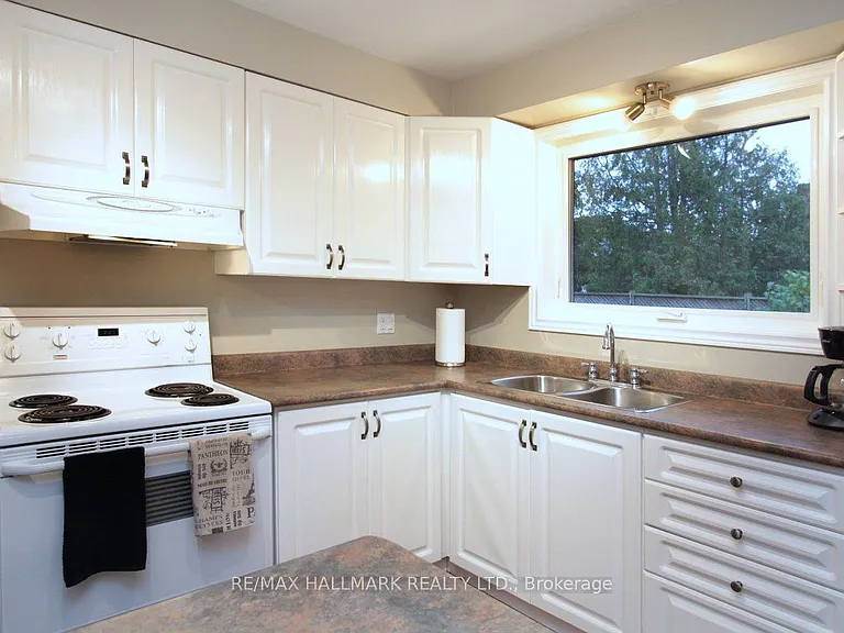 42 Abbey Rd #MAIN FLOOR — Photo 13