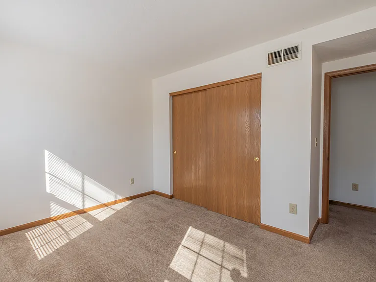 240 Richards Dr — Photo 35