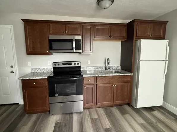 158 Wellington St, Fall River, MA 02720