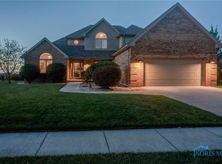 1800 Timber Ridge Dr, Bowling Green, OH 43402