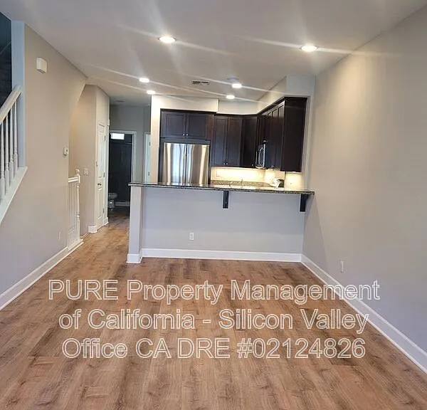1105 Pepper Rd — Photo 3
