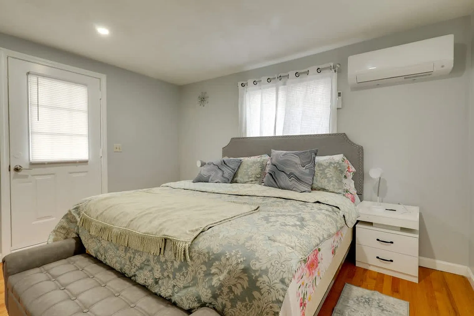 1 bed, 1.0 bath, 495 sqft, $3,562 — Photo 3