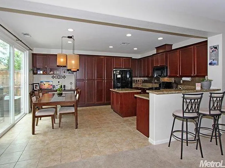 2264 Ellesmere Loop — Photo 15