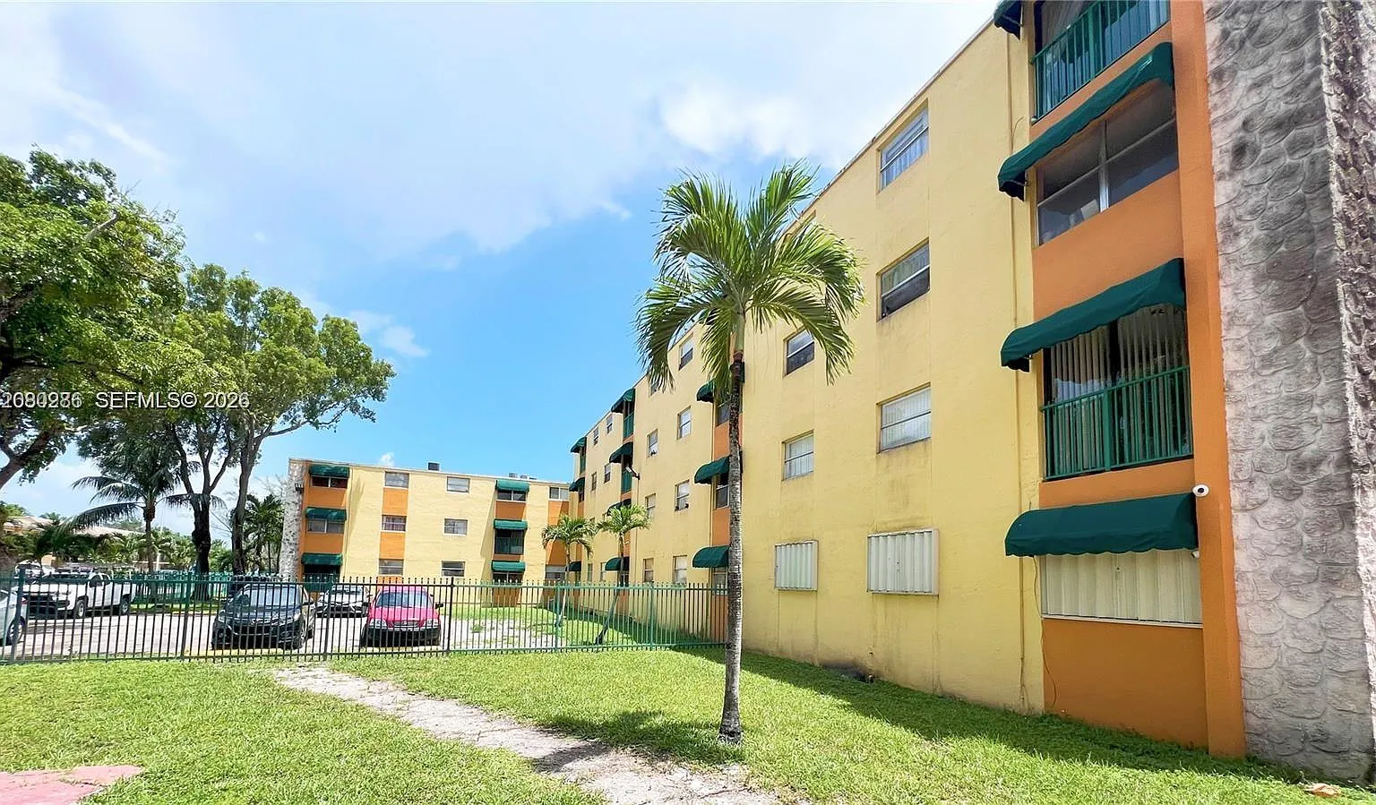 Las Estrellas Condo — Photo 2