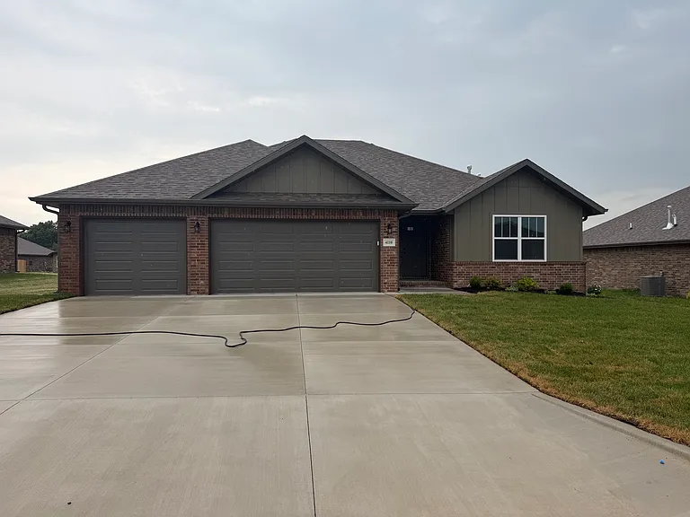 4110 E Ivy Ln — Photo 1