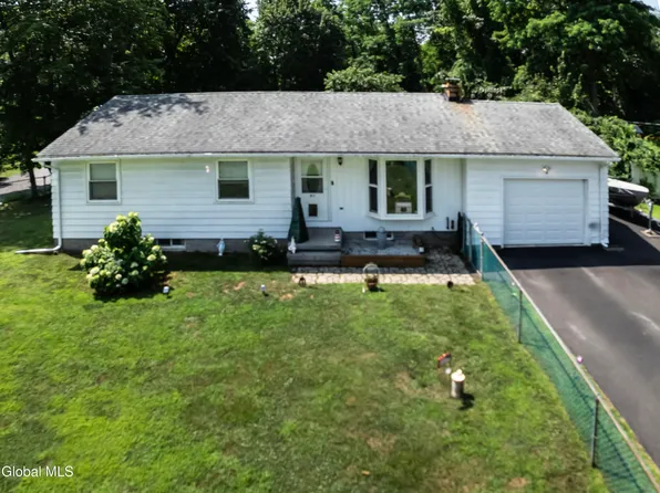 16 Stonewood Drive, Niverville, NY 12130