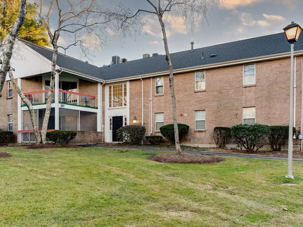 20 Brian Dr APT B, Stoughton, MA 02072
