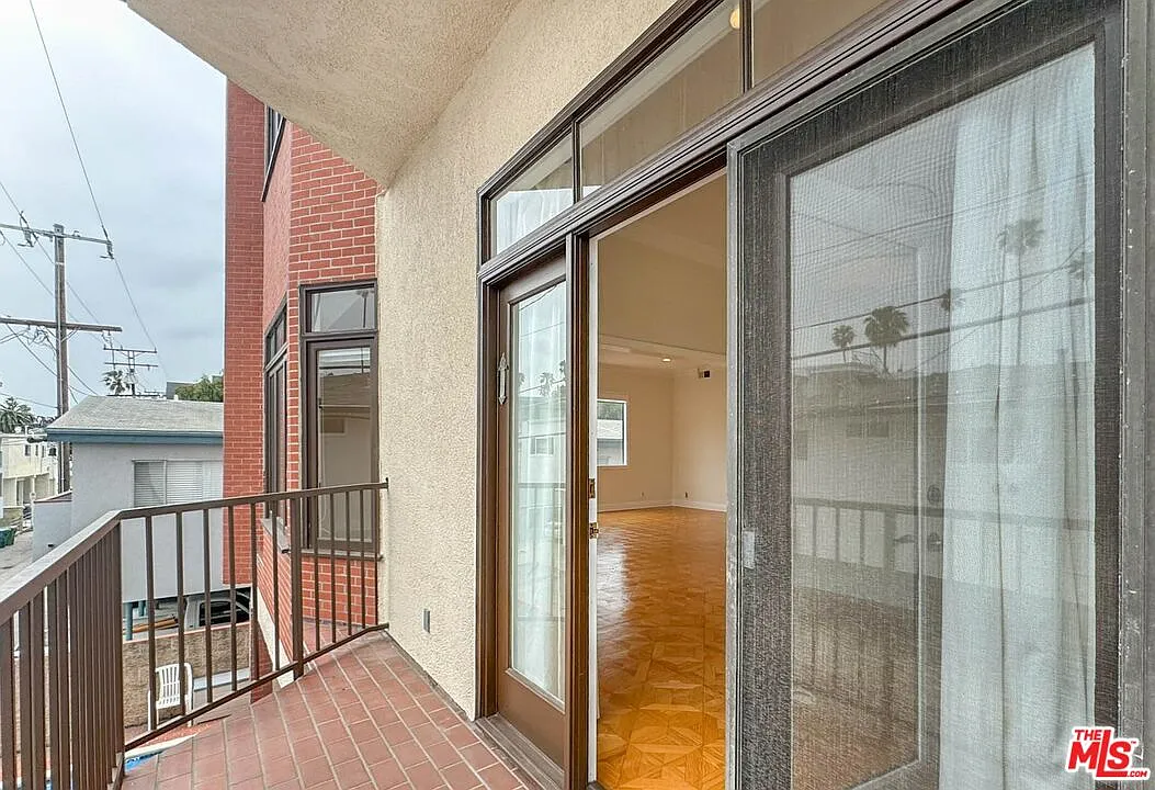 2 bed, 2.5 bath, 1583 sqft, $6,350 — Photo 4